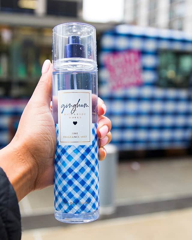 Bath & Body Worksさんのインスタグラム写真 - (Bath & Body WorksInstagram)「TOMORROW, it can finally be yours! Leave a 💙 if you can't wait to try NEW #Gingham!」4月15日 8時00分 - bathandbodyworks