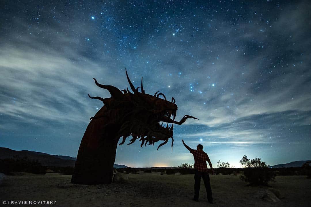 Visit The USAさんのインスタグラム写真 - (Visit The USAInstagram)「You don't have to go to Westeros to find dragons🐉, just the West Coast. In Borrego Springs, California, over 130 sculptures designed by @Ricardo.breceda_metal.artist  dot the desert landscape. 📸@travis_novitsky  #VisitTheUSA  #RoadTripUSA #gameofthrones」4月15日 7時53分 - visittheusa