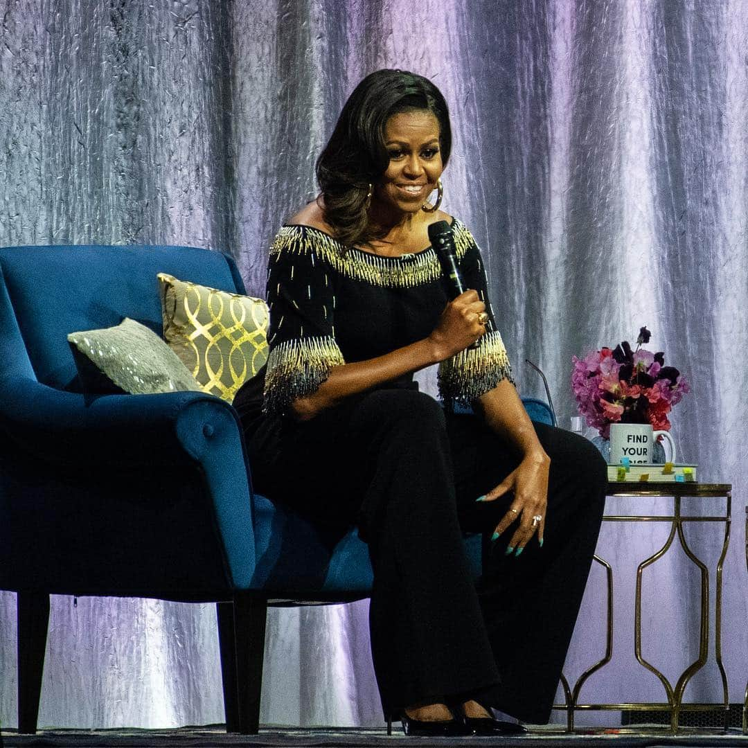 ステラ・マッカートニーさんのインスタグラム写真 - (ステラ・マッカートニーInstagram)「@MichelleObama inspired attendees at her 'Becoming' book launch in London last night, wearing a custom all-in-one by #StellaMcCartney.  #InStella」4月15日 7時54分 - stellamccartney