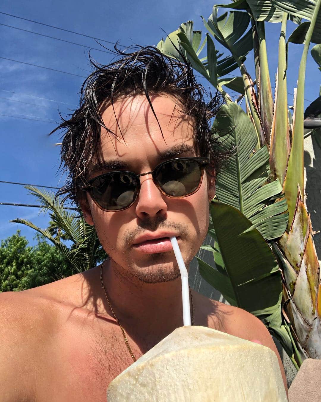 タイラー・ブラックバーンのインスタグラム：「Feeling so fucking grateful for life today. There is so much life to live and I want to live it to the best of my ability. We are all in this together. ❤️」