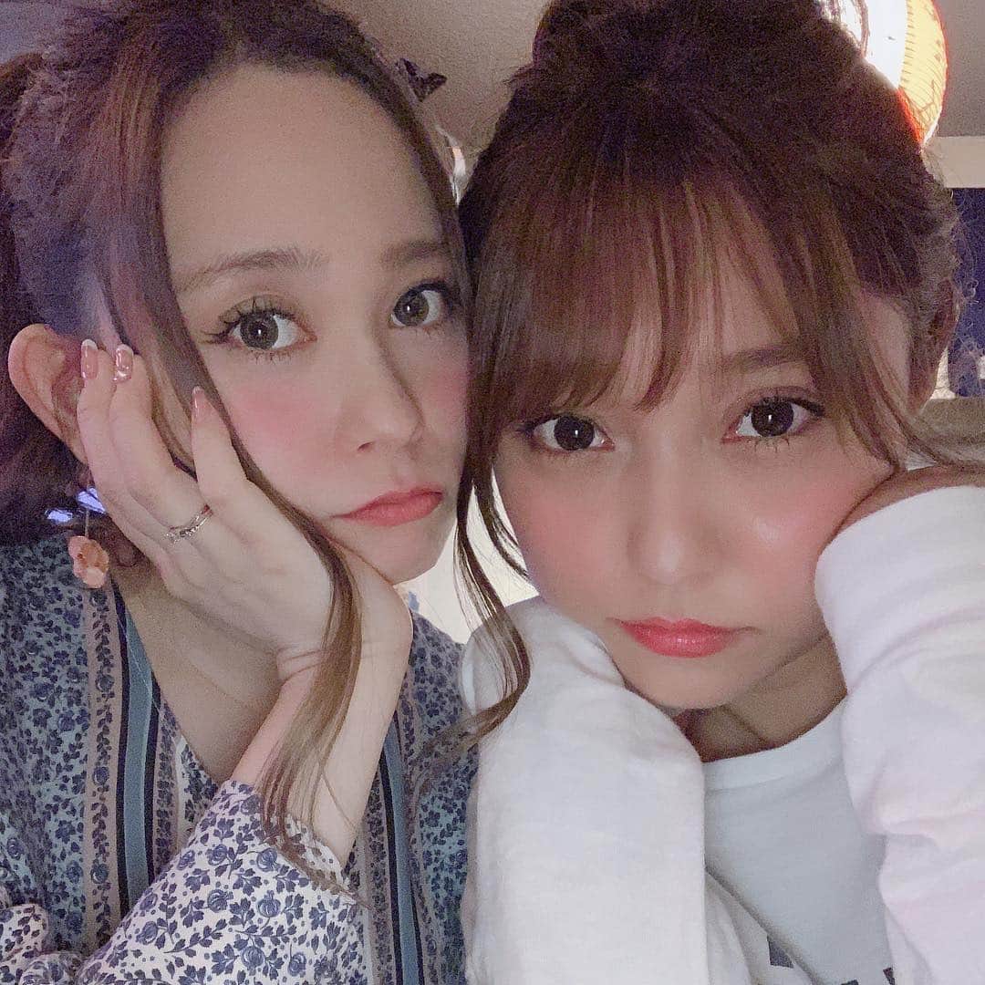 本田しおりのインスタグラム：「可愛くて一緒におって楽しいて最強よなって感じの妹♡ 式の乾杯もしてくれたとー  大好き！  @yukimi_tsutsumi  #プリクラ#怖い」