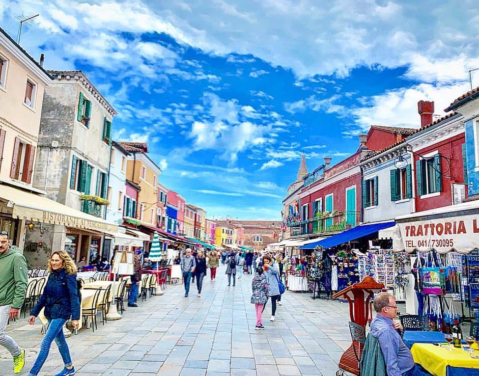 DINDINさんのインスタグラム写真 - (DINDINInstagram)「Bravo! Burano! 👏🏻 📸 by.  @dindinem  #딘딘 #Bravo #Burano #🇮🇹 #아빠엄마왔다 #효도관광시작 #💪🏼」4月15日 8時02分 - dindinem