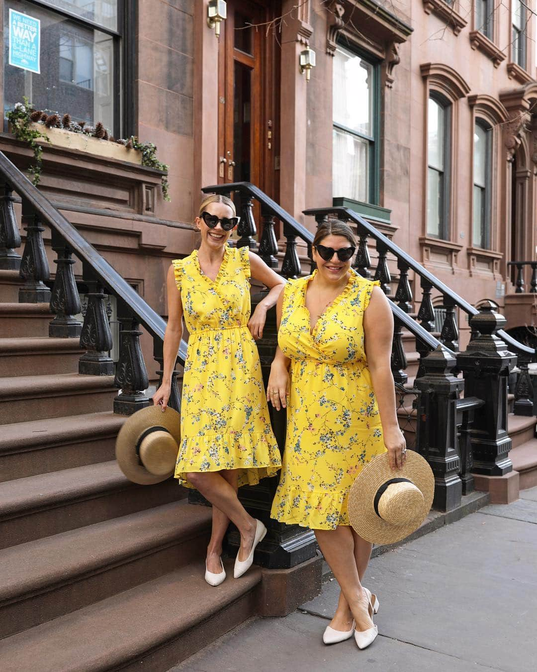 ブレア・イーディーさんのインスタグラム写真 - (ブレア・イーディーInstagram)「<fl🌸wer p🌸wer // twining and winning once again with @katiesturino in new @loft > this spring frock comes in sizes 0-26 🙌🏻 #supersizethelook #springflorals #loft #sponsored」4月15日 8時07分 - blaireadiebee