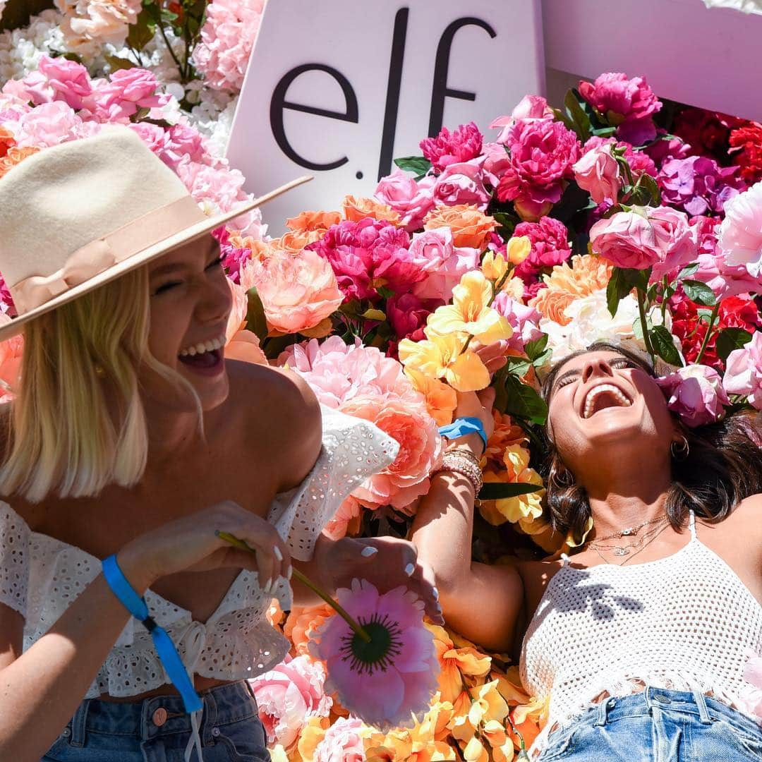 e.l.f.さんのインスタグラム写真 - (e.l.f.Instagram)「We couldn't have asked for a better event thanks to @alex_georgy and her team at @bloggerswhobrunchla. 🙌Thanks for making our #EyesLipsFestival dreams come to life! 😘 Also big thank you to @petalsla 🌸 #elfcosmetics #festival #coachella」4月15日 8時20分 - elfcosmetics