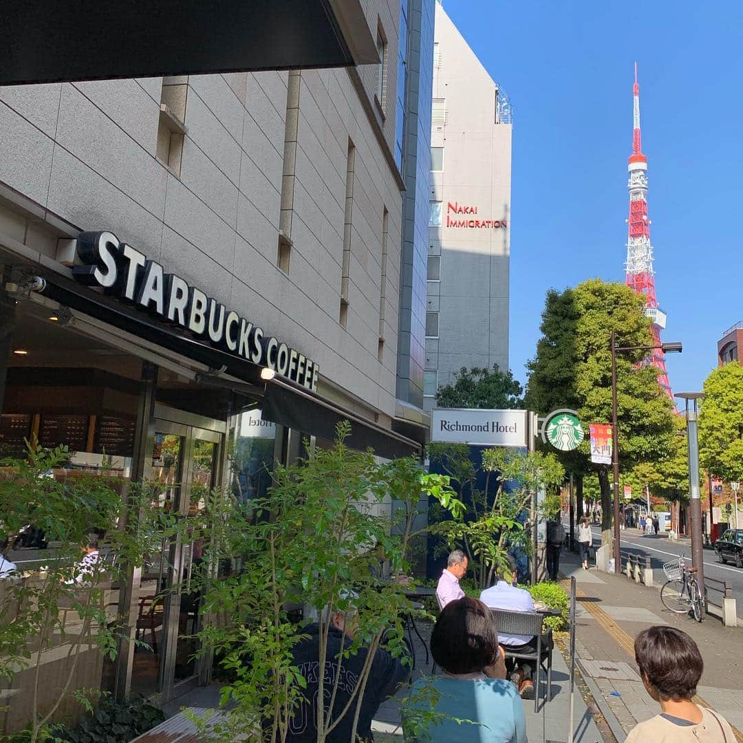 くろさんのインスタグラム写真 - (くろInstagram)「#☕️🗼 #starbuckscoffee #starbucks #tokyotower #スタバ #スターバックス #スターバックスコーヒー #東京タワー #東京タワーの見えるスタバ #東京タワーの見えるお店 #芝大門店 #スターバックスコーヒー芝大門店」4月15日 8時26分 - m6bmw