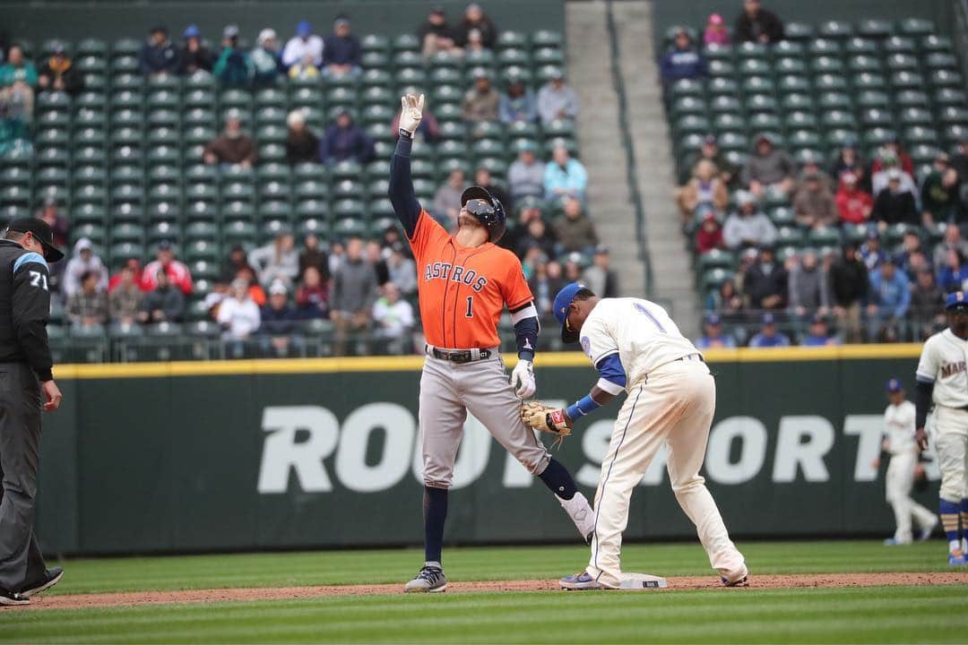 カルロス・コレアさんのインスタグラム写真 - (カルロス・コレアInstagram)「Show ‘Stros 🔥🔥🔥」4月15日 8時30分 - teamcjcorrea