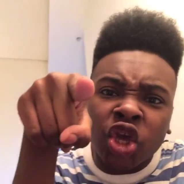ファンクマスター・フレックスのインスタグラム：「This guy out here getting his point across! Jay Versace KidnPlay high top fade so mean! #Heaintafraidtodie !!!! Bananas!!! Via: @mskarlylove “low quality” “half off”」