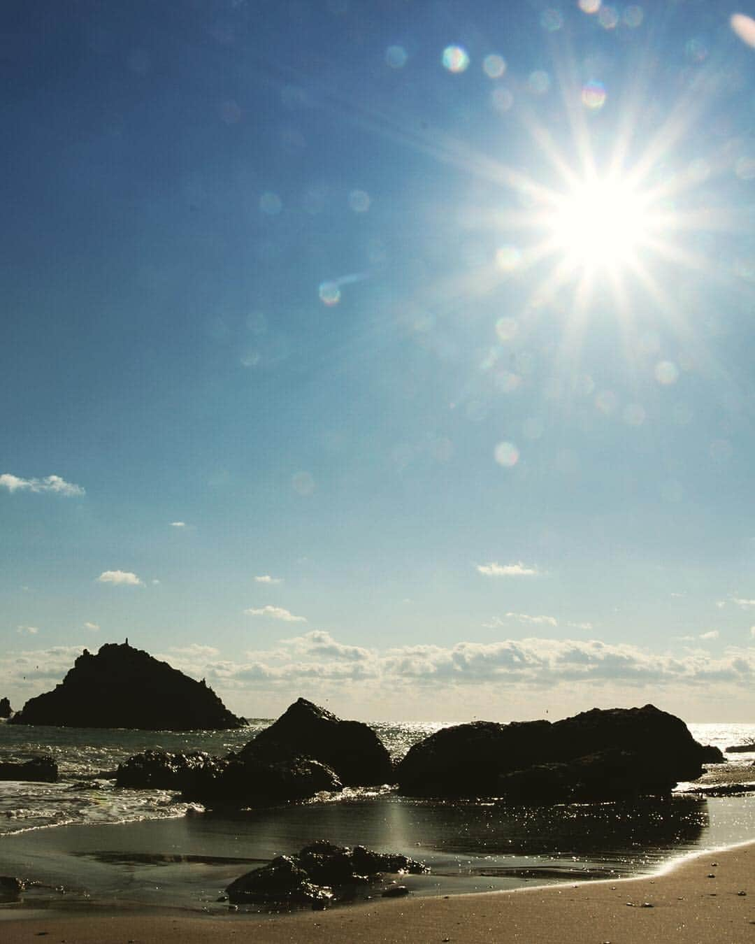 愛知県田原市さんのインスタグラム写真 - (愛知県田原市Instagram)「Shining day キラキラキラ  #キラキラ#雨上がり#桜も散っちゃったね#春の雨#心も洗い流して#今日からまたがんばろ#車もきれいになったよ  #たはら暮らし * #渥美半島#田原市#田原#伊良湖岬#伊良湖#赤羽根 #tahara#irago#akabane #サーフィン#surfing#田舎暮らし#日々の暮らし#休日の過ごし方#スローライフ#instagramjaran#igersjp」4月15日 9時03分 - tahara_kurashi