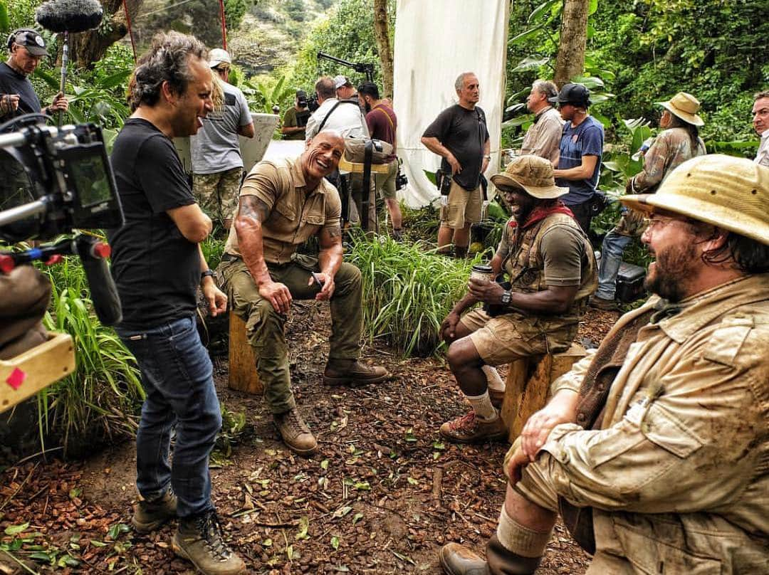 ケビン・ハートさんのインスタグラム写真 - (ケビン・ハートInstagram)「Doing amazing work with amazing people. #Jumanji #Christmas2019」4月15日 9時05分 - kevinhart4real