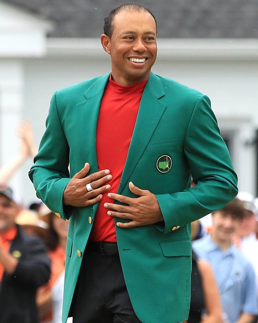 PGA TOURさんのインスタグラム写真 - (PGA TOURInstagram)「Count 'em up. FIVE green jackets for @TigerWoods.」4月15日 9時18分 - pgatour