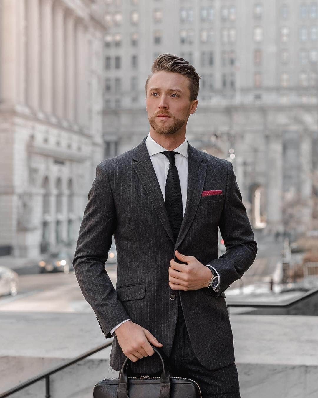 ペリーエリスのインスタグラム：「@thecuff.co in his Sunday best wearing our Very Slim Fit Charcoal Stripe Suit. Tap to shop. #PerryEllis #LifeReadySince1976」