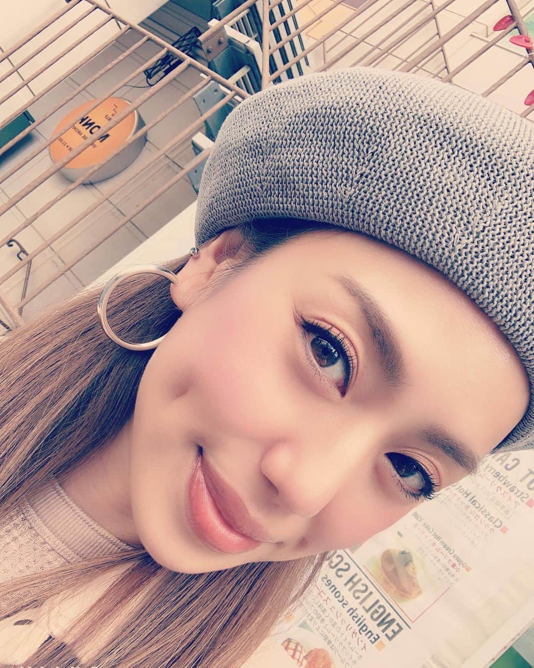 のインスタグラム：「先週 #エスビューティークリニック へ!! #レーザートーニング #アクセントウルトラv  #エイジングケア #続けております @dr.y.yumi #ありがとうございます 😌✨🙏」