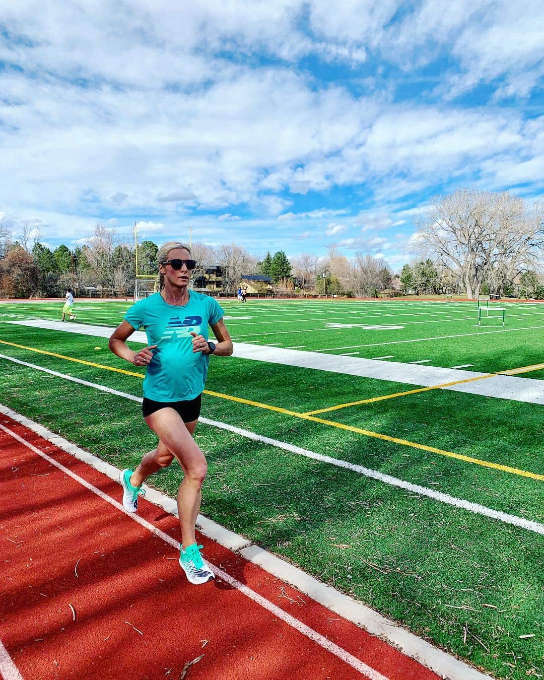 エマ・コバーンさんのインスタグラム写真 - (エマ・コバーンInstagram)「Banger of a day so far. Tempo in the AM, watched some people do some neat things in golf, Track session in the PM, now watching some people do some neat things in basketball...then...will watch some people do some WILD things in Game Of Thrones tonight 🙌🏻 Sunday Funday has reached the ultimate level #TheMasters #nbaplayoffs #gameofthrones #GoT (Pic @corymcgeeruns) (wearing @nbrunning 1500 flats)」4月15日 9時37分 - emmacoburn