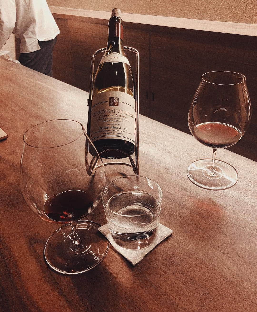 広瀬未花さんのインスタグラム写真 - (広瀬未花Instagram)「It was the coolest bar I've ever been to. They serve vintage wine from a glass. ・ It's not just good, it's a game changer! ・ ・ ・ #大人の時間 #secret  #vintagewine #wine」4月15日 9時33分 - micahirose