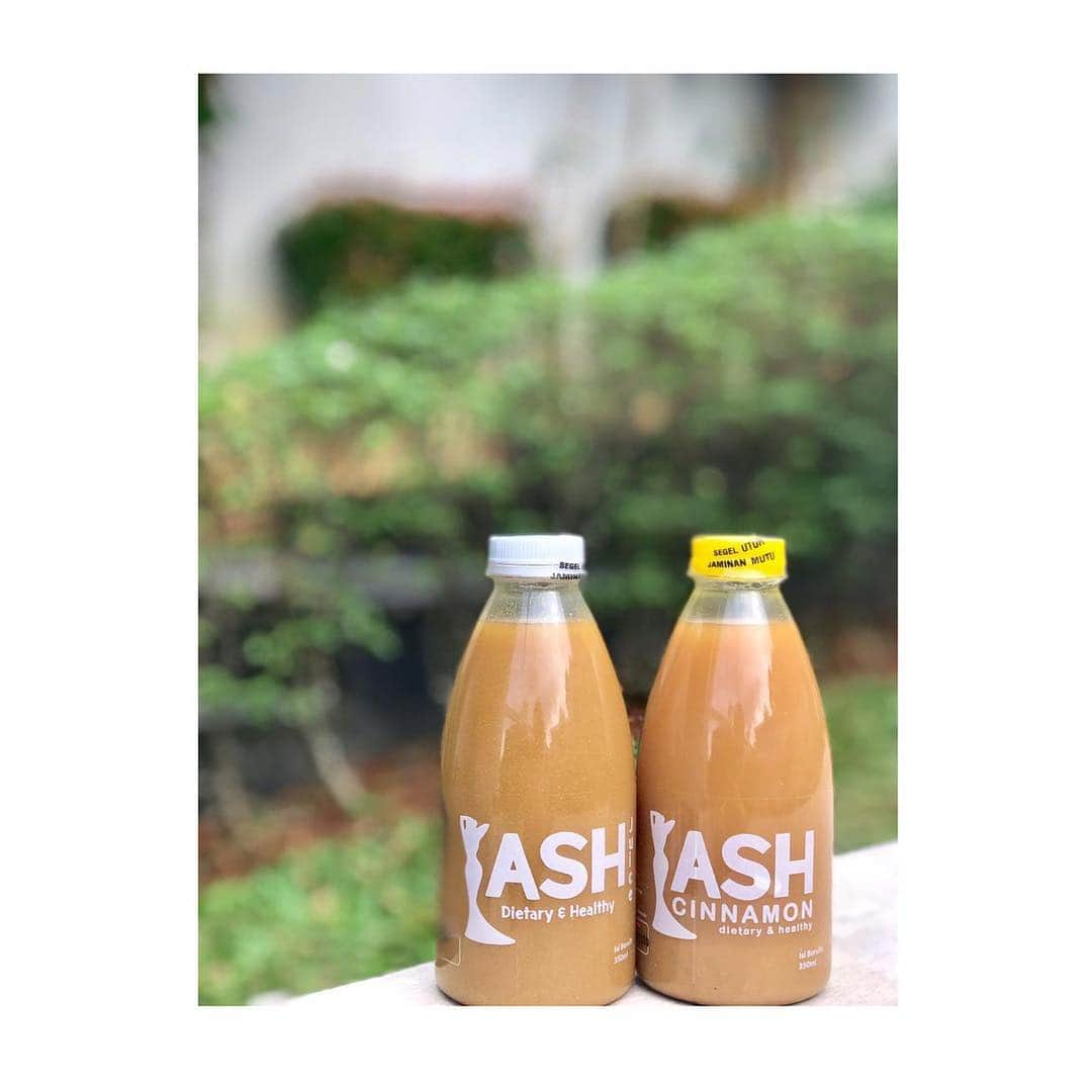 Ashantyさんのインスタグラム写真 - (AshantyInstagram)「Yuuk konsumsi ASH Juice biar bisa punya tubuh langsing seperti aku! Perlu kamu ketahui kalau ASH Juice dan ASH Cinnamon memiliki manfaat yang sama, yaitu: • Melunturkan lemak • Menurunkan berat badan • Menurunkan kolestrol • Mencegah sakit jantung • Menyembuhkan vertigo • Menyembuhkan asam urat • Menstabilkan tekanan darah • Meningkatkan stamina tubuh  Info dan pemesanan WA1: ‪081932111012 ‬(Nabila) WA2: ‪081398902788‬ (Lita) WA3: ‪087878905088 ‬(Indah) WA4: ‪087880097722 ‬(Yanti) WA5: ‪081297751044‬ (Adel) WA6: 08129798253 (Senwa)  Halal MUI P-IRT Sari Lemon Asli」4月15日 15時02分 - ashanty_ash