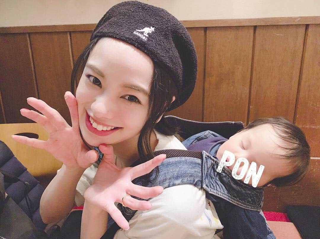 TANAKA SAKi 田中紗貴さんのインスタグラム写真 - (TANAKA SAKi 田中紗貴Instagram)「. ママ業👩🏻👶🏻💓﻿ ぽん氏寝ておる💤﻿ ﻿ ﻿ #男の子ママ#ママガール#ママモデル﻿ #キューズベリー#抱っ紐 #モデル#田中紗貴」4月15日 9時49分 - sakiwo.523