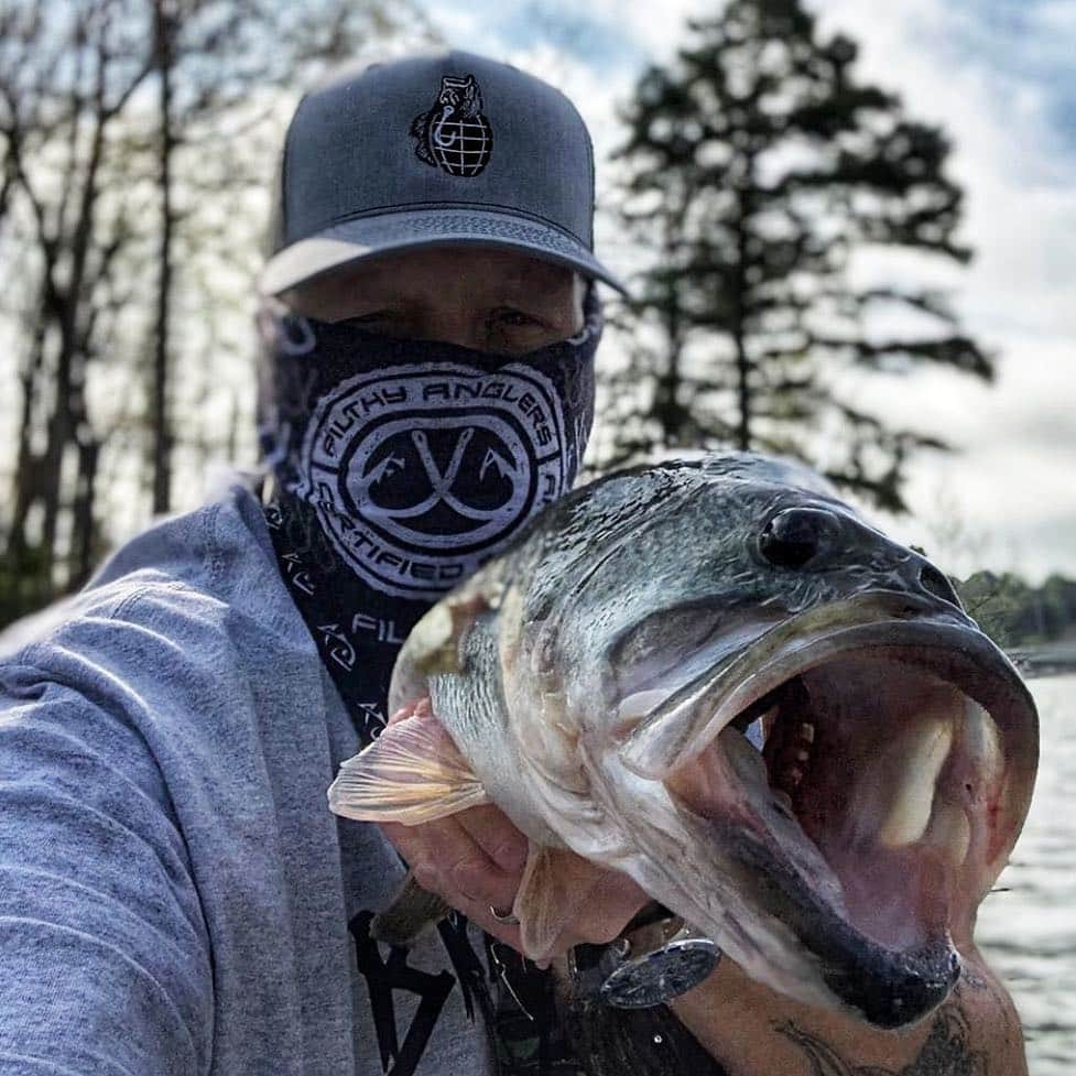 Filthy Anglers™さんのインスタグラム写真 - (Filthy Anglers™Instagram)「“Say ahhhhh.” Pretty cool photo from Team Filthy member  @incrediblehuk showing off a recent catch.  Fun story, a friend of mine @reelist_reel_repair told me that he knows some anglers who will actually smell the mouth of a bass to find out what they are feeding on when the catch em’! Maybe that’s what @incrediblehuk is doing? Anyone else out there smell bass breath? Congrats @incrediblehuk you are Certified Filthy www.filthyanglers.com #fishing #filthyanglers #angler #bassfishing #teamfilthy #bigbass #faceshield #outdoors #hunting #anglerapproved #mlf #majorleaguefishing #flw #bassmaster」4月15日 9時52分 - filthyanglers