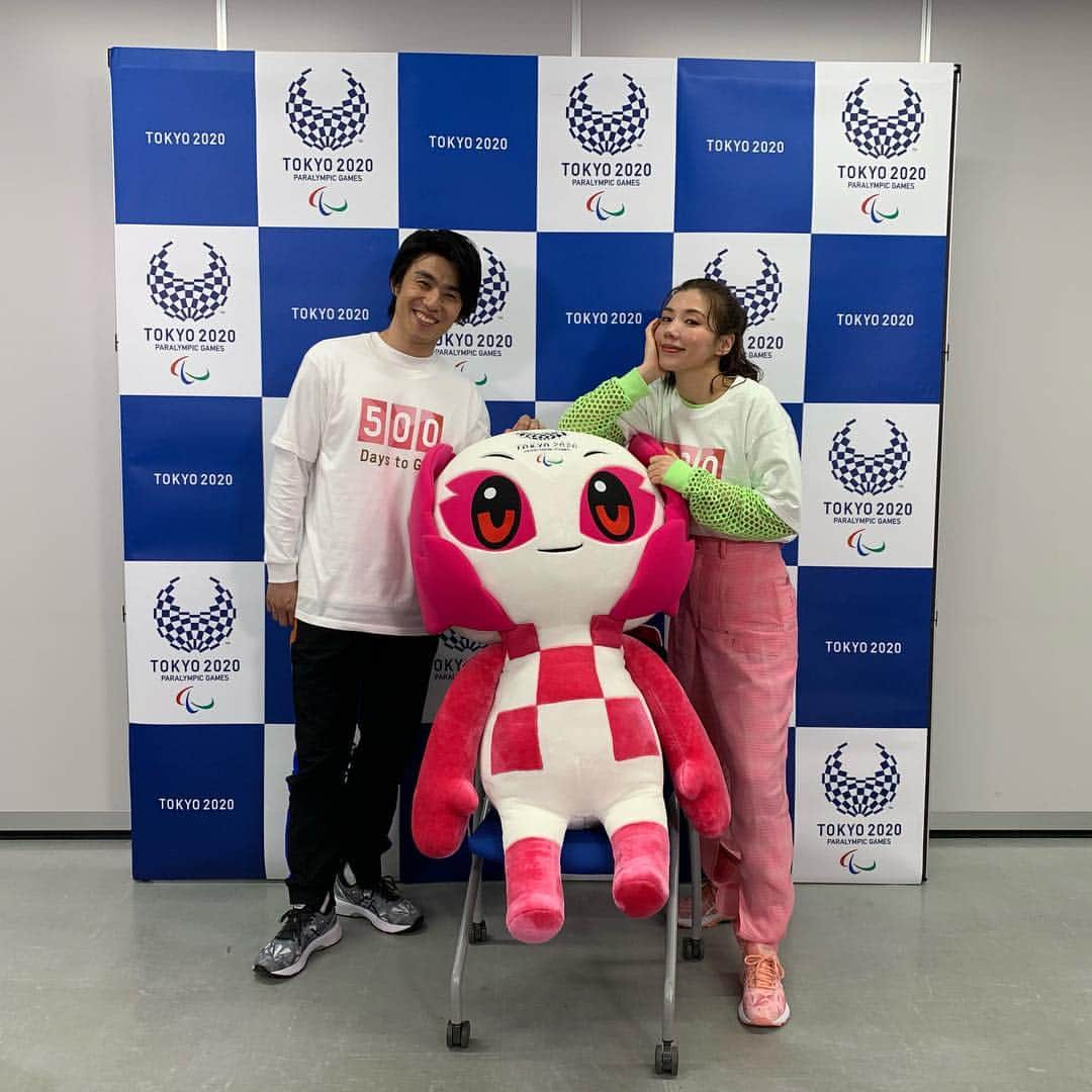 仲里依紗さんのインスタグラム写真 - (仲里依紗Instagram)「. そしてそして TOKYO2020のイベントはキツネさんと結婚して初めてのお仕事で更に記念すべき日になりました💓💓💓 たくさん取材も受けてたくさん写真も撮っていただいて とっても楽しかった😂❤️🦊笑 . 普段は夫婦として生活してるのにこうやって一つのことに俳優女優として向き合うってなかなかない機会だったからちょびっと照れたけどできて良かった🥰❤️ . 私が喋るのがモタついたらすかさずサポートしてくれた中尾明慶さんはやっぱり素敵でした笑笑🦊🎶🌸 @akiyoshi0630nakao」4月15日 9時52分 - riisa1018naka