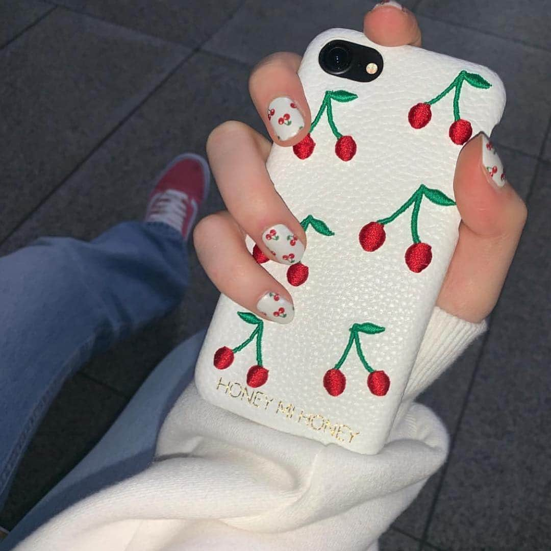 HONEY MI HONEY OFFICIALさんのインスタグラム写真 - (HONEY MI HONEY OFFICIALInstagram)「cherry iPhonecase ¥3,500 iPhone6/6s/7/8  repost by @7_emil_y  @honeymihoney_style  #HONEYMIHONEY」4月15日 10時00分 - honeymihoney_official