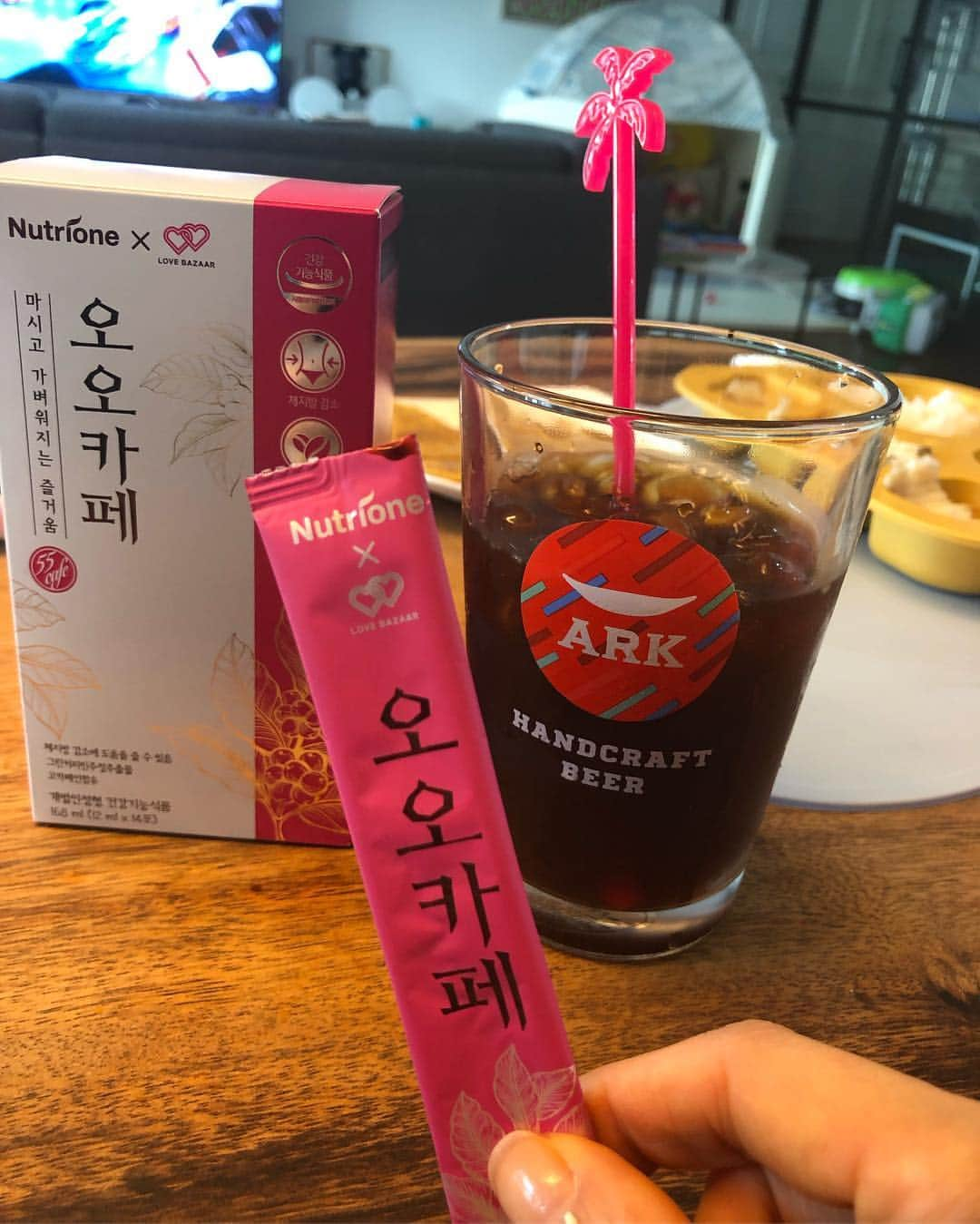 アン・ソニョンさんのインスタグラム写真 - (アン・ソニョンInstagram)「#오오까페 . . . #진짜맛있는커피맛!!! . #오오까페✌🏻 #살빠지는그린빈커피다이어트가옵니다👍 #커밍순🔜  @lovebazaar_online」4月15日 9時59分 - anney_an_love