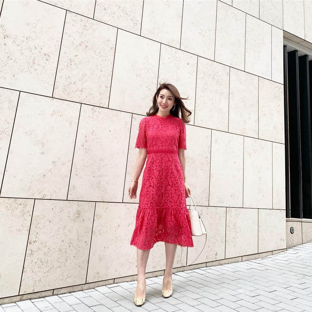 吉田美紀さんのインスタグラム写真 - (吉田美紀Instagram)「・ このワンピースが本当に大好き…！ やっと暖かさが戻ってきて嬉しいな♡ よい1週間にしましょ〜♬ ・ dress→#lialapg bag→#hermes ・ #dress #onepiece #coordinate #outfit #ootd #look #style #fashion #wardrobe #instagood #instafashion #ママコーディネート #ママコーデ #ママファッション #コーディネート #ファッション #ワンピース #レースワンピース #総レース」4月15日 10時08分 - miki__yoshida