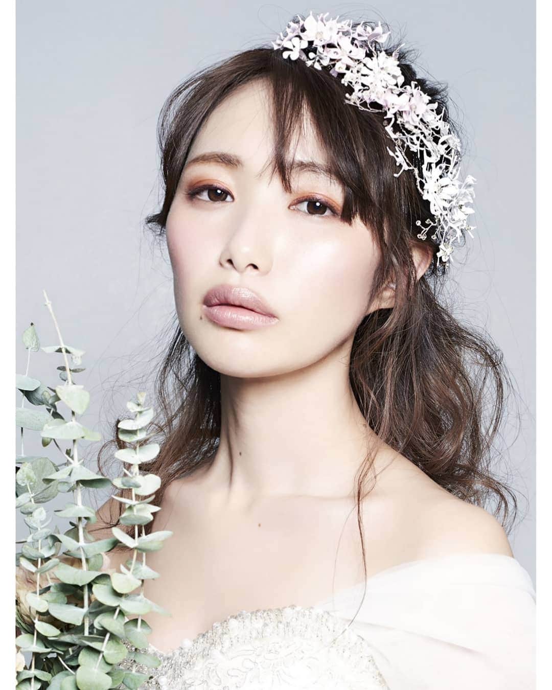 のインスタグラム：「* 先月東京でお仕事したときの💫 * すきー🍀 * やっぱり笑ってない顔のほうが好きだな😂 * Thankyou for @emujewelryofficial @emufujita  @miyu_hairmake @ribi_kagoshima * * #撮影 #モデル #フリーランス #フリーモデル #ブライダル #ウェディング #ヘアメイク #名古屋 #アラサー #30代 #アクセサリー #ヘッドドレス  #shooting #model #wedding #bridal #japanesegirl #japanese #作品撮り #カメラ #被写体 #nagoya #aichi #camera #me」