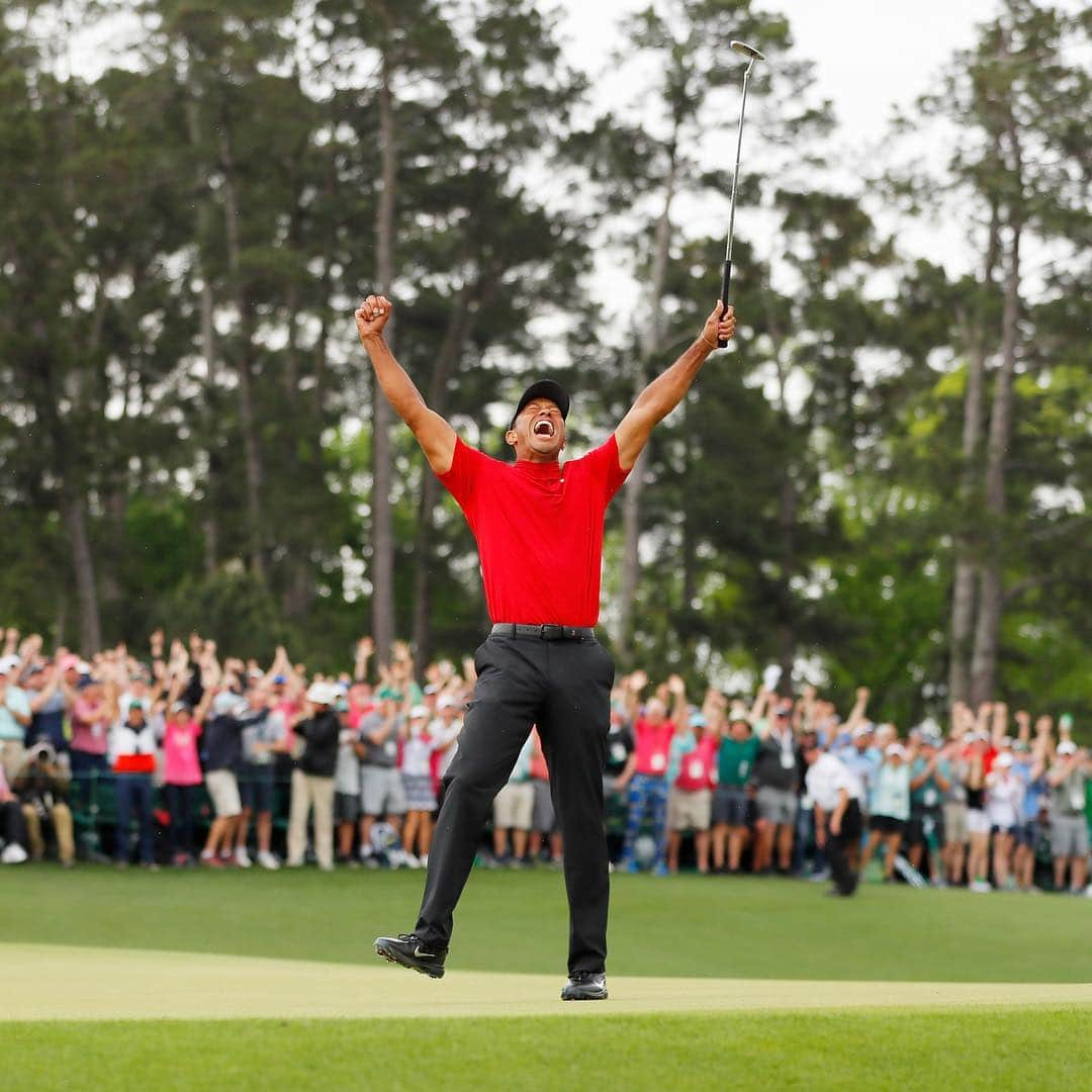 Vogueさんのインスタグラム写真 - (VogueInstagram)「@TigerWoods has pulled off one of the greatest comeback stories in sports history. After 11 years of failing to clinch the championship, the golfer has won his fifth #Masters title and his 15th major tournament this Sunday. “To now be the champion — 22 years between wins is a long time — it’s unreal for me to experience this,” Woods said after the win. “It was one of the hardest I’ve ever had to win just because of what’s transpired the last couple of years.”」4月15日 10時09分 - voguemagazine