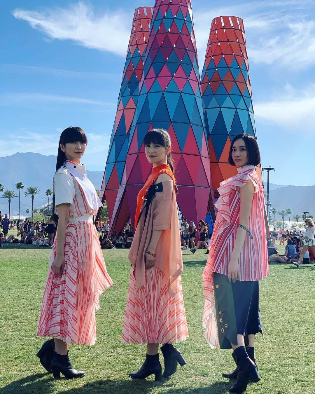 Perfumeさんのインスタグラム写真 - (PerfumeInstagram)「Ready for you #Coachella. See you tonight at the Gobi stage @ 8:20pm. ✨ #sacai」4月15日 10時30分 - prfm_official