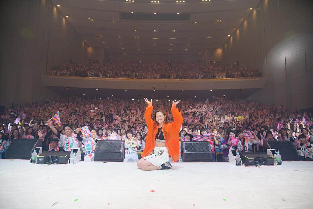 E.G.familyホールツアー「E.G.POWER」のインスタグラム：「. . E.G.POWER 2019 で開催‼️﻿﻿ 「全力！ご当地部！」🗾💫﻿﻿ ﻿ 「全力！青森！」の勝者は...💓 山口乃々華でした👏 . 全力！「りんご」ポーズで お客さんと記念撮影🍎 . E.G.POWER 2019では ご当地の「あるある」なお題を全力で表現する﻿﻿ 「全力！ご当地部！」を開催‼️﻿﻿ 勝者を決めるのは会場に来てくれた皆さんです✨ ﻿ 勝者は会場の皆さんと記念撮影📸💕 ﻿ 埼玉公演の勝者は誰になるかな？ お楽しみにっ☺️ ﻿ #全力ご当地部#青森#勝者#山口乃々華#りんご#EGPOWER #EGfamily #Egirls #Dream_Ami #Dream_Shizuka #Happiness #Flower #スダンナユズユリー #LDH」