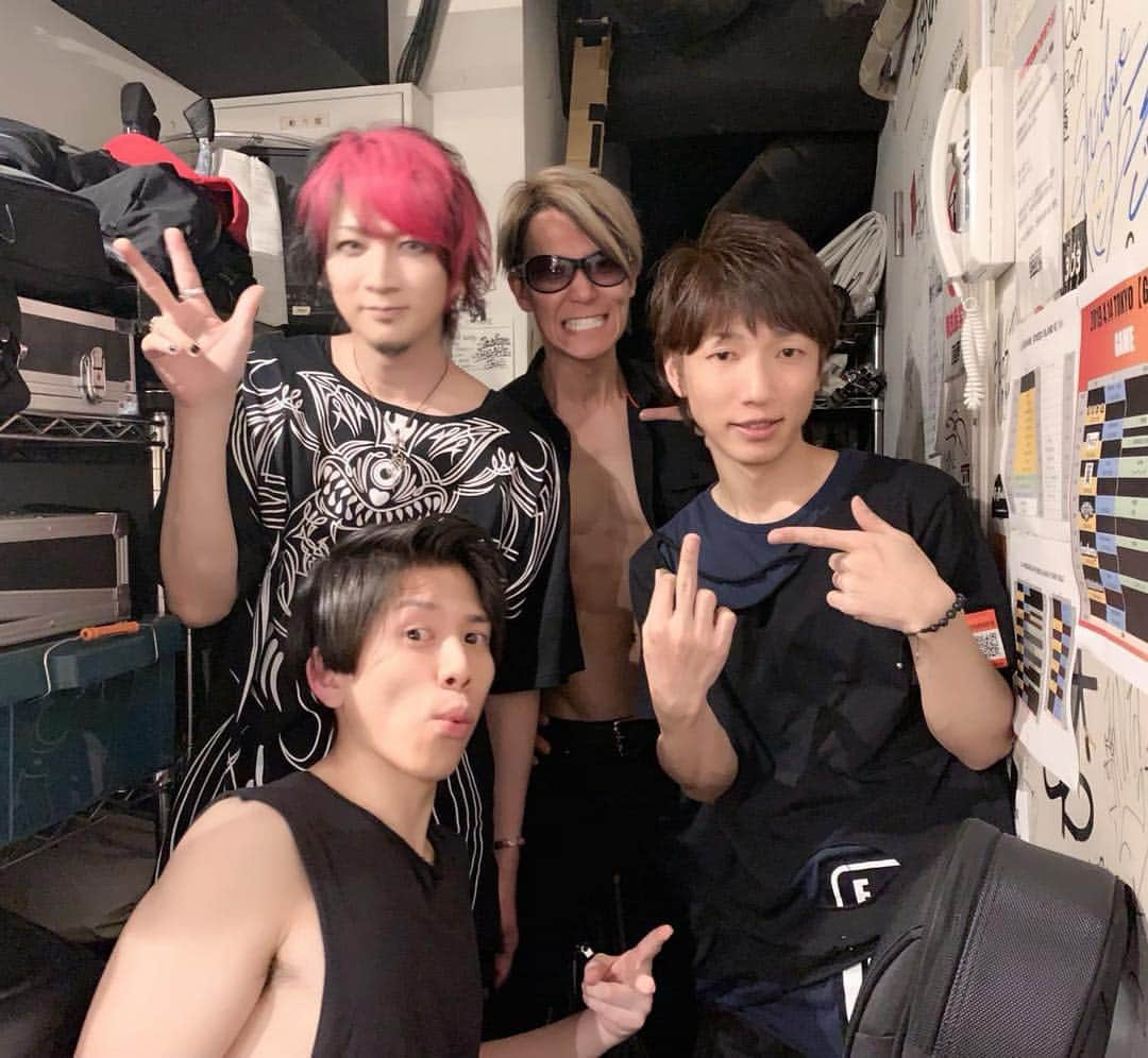 Ikuoさんのインスタグラム写真 - (IkuoInstagram)「昨日の写真！! #knotlamp #ikuo #shinpei #keit #小澤水秀 #breakerz #uzmk  #duttch #moshasu」4月15日 10時27分 - ikuobass