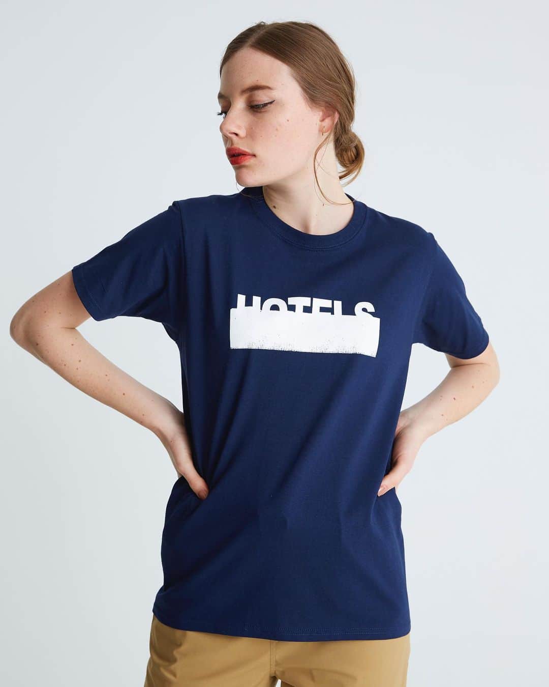 のインスタグラム：「. FRUIT OF THE LOOM × RITA (HOTELS) . . #リタジーンズトーキョー #ritajeanstokyo#tokyo#online#store#styling#coordinate#fashion#tee#tshirts#graphic#navy#hotels#logo#isetan#isetanshinjuku#tokyobrand#tokyofashion#madeinjapan#rita」