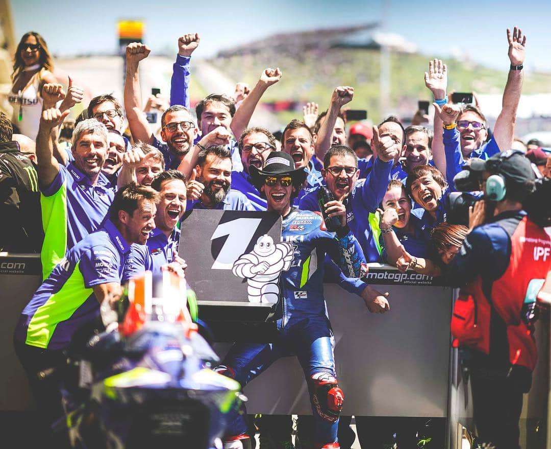 モンスターエナジーさんのインスタグラム写真 - (モンスターエナジーInstagram)「The celebrations continue as @alexrins takes his first @motogp win 🏆 with @valeyellow46 joining him on the podium in 2nd at the #AmericasGP! #MotoGP #MonsterEnergy」4月15日 10時53分 - monsterenergy