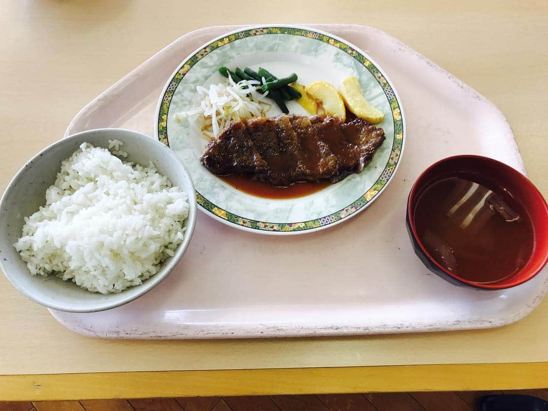 Soka Universityさんのインスタグラム写真 - (Soka UniversityInstagram)「4月16日(火) ステーキデー！ 明日本部棟13階、ロワール食堂、ニュープリンスホール、創価女子短期大学プリンセス食堂で食べられます！ Steak day tomorrow! Prepared at Central tower, New Loire, New Prince Hall, Soka Women’s College Princess Hall!  #discoversoka #sodaigram #sokauniversity #創価大学 #hachioji #八王子 #tokyo #東京 #campus #キャンパス #cafeteria #食堂 #steak #ステーキ #students #学生 #lunch #ランチ #april #4月 #spring #春 @swc_koho_is」4月15日 10時59分 - sokauniversity