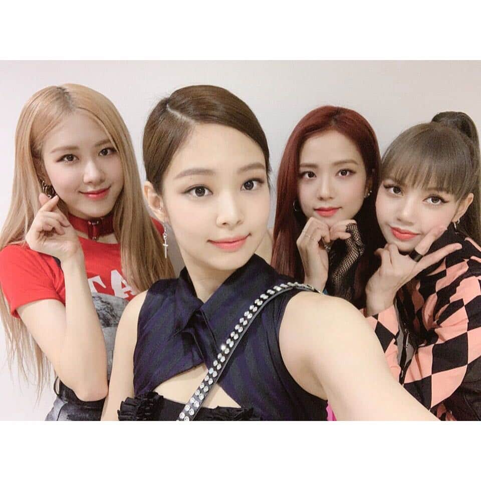 BLACKPINKさんのインスタグラム写真 - (BLACKPINKInstagram)「블링크💖 항상 고마워요 블링크 덕분에 하루하루 행복해🥰🥰 . Thank you BLINKS for the tremendous amount  of love and support!! we had so much fun performing Kill This Love💔 Please stay tuned for more of our performances☺️ We love you guys always 🖤💖」4月15日 11時01分 - blackpinkofficial