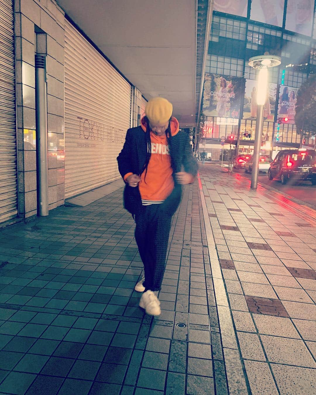 庄村聡泰さんのインスタグラム写真 - (庄村聡泰Instagram)「#ootd #kangol #rayban #vintageversace  #vlone  #wego #nike #airforce1」4月15日 11時08分 - shomurasatoyasu