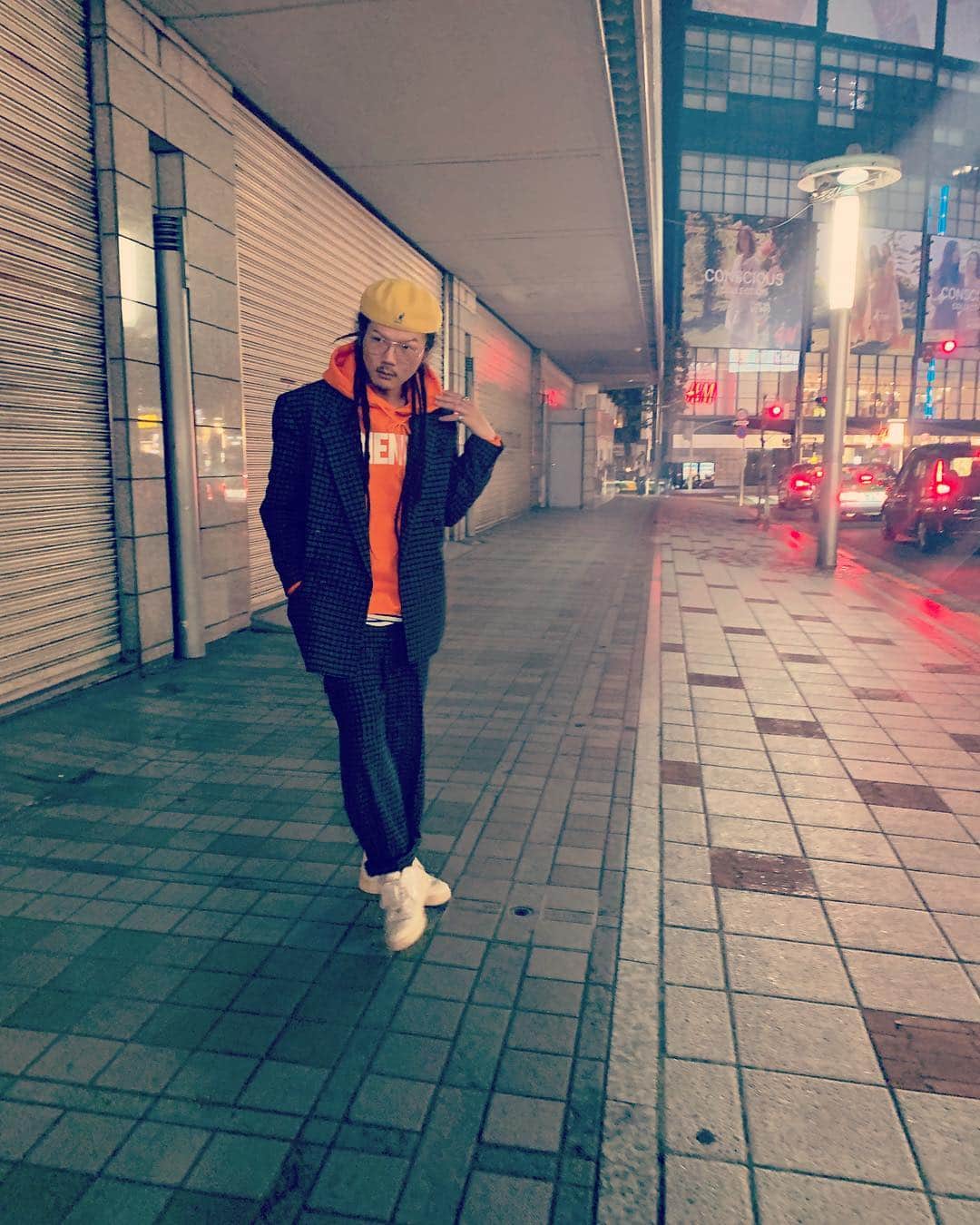 庄村聡泰のインスタグラム：「#ootd #kangol #rayban #vintageversace  #vlone  #wego #nike #airforce1」