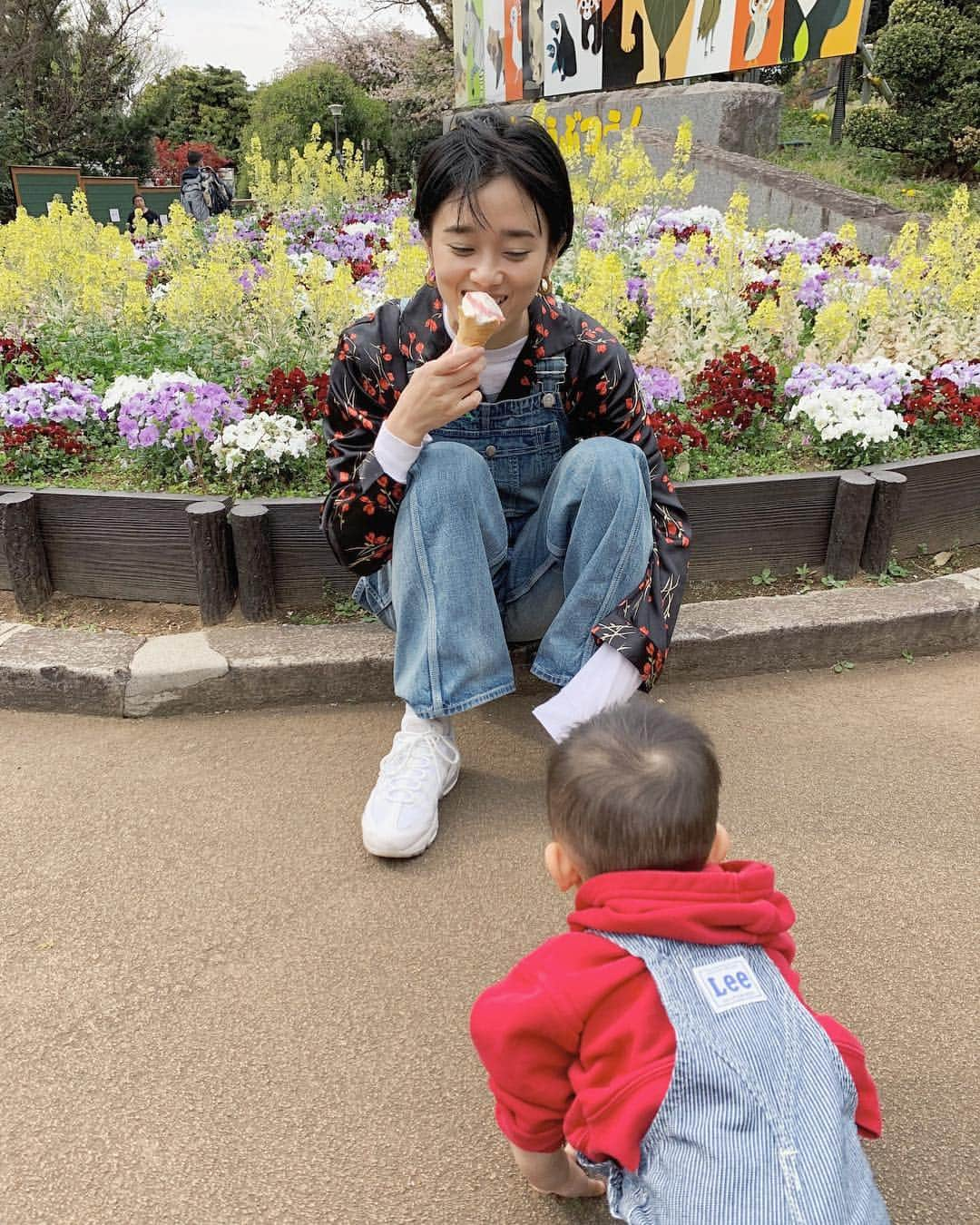 宮城舞さんのインスタグラム写真 - (宮城舞Instagram)「狙われてる🍦 #なんでも欲しがるお年頃」4月15日 11時28分 - mai_miyagi