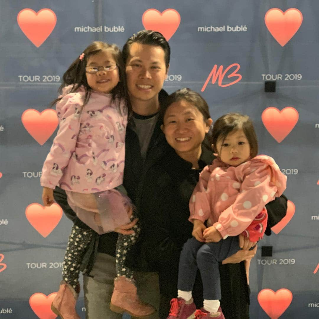 マイケル・ブーブレさんのインスタグラム写真 - (マイケル・ブーブレInstagram)「So many smiling faces fill the arena each night of the #MBWorldTour. What’s been your concert highlight?」4月15日 11時29分 - michaelbuble