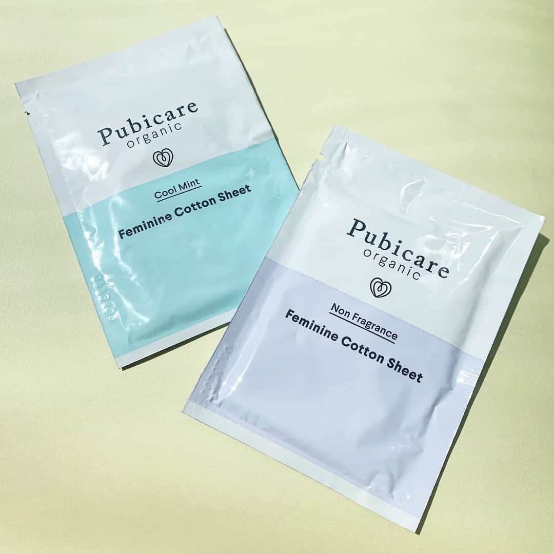 コスメキッチンさんのインスタグラム写真 - (コスメキッチンInstagram)「⠀ 【本日4/15(月)〜先行発売💐】 ⠀ ⠀  日本初のデリケートゾーン専門サロン、ピュビケアサロン白金台とたかくら新産業がコラボレートしたデリケートゾーン専門ブランド「ピュビケアオーガニック」より、植物成分をたっぷり含ませたウェットシート「フェミニンコットンシート」を発売いたします🕊 ⠀ ⠀ デリケートゾーンはまぶたより薄い皮膚のため、外部刺激に弱く、乾燥しやすい部位。また、着衣の蒸れや摩擦によるトラブルが起こりやすくなります。 ⠀ 生理時は湿り気が多くなり、雑菌の繁殖からかゆみやかぶれを生じることも。 ⠀ 生理時の不快感はもちろん、外出先や旅行中でも清潔なデリケートゾーンを保てるように、手軽にさっと使用できる個包装型のウェットシートを開発しました。 ⠀ 体の中で最も繊細で経皮吸収が高い部位であるから、出来るだけのオーガニックやナチュラル成分にこだわり、安心安全な製品を追求✨ ⠀ デリケートゾーンに最適なpH値、弱酸性で設計されているのも特徴です🌱 ⠀ 柔らかなオーガニックコットンに、ローマカミツレ花水(※1)やルイボスエキス(※2)などの天然植物成分をたっぷりと含ませたウェットシート。 ⠀ 外出先でデリケートゾーンのムレや汚れが気になったら、さっとひと拭きで清潔に。 ⠀ ※1 潤い成分　※2肌コンディショニング成分 ⠀ ⠀ 清涼感のあるミントと無香料の2種類を用意🌿 ⠀ 肌を清潔に保つことによって、気になるニオイやかゆみを軽減し、透明感あふれる肌へ導きます。 ⠀ コンパクトで携帯に便利な個包装タイプなので、ポーチに常備できるところも嬉しい◎ ⠀ @pubicare_salon  @organic_takakura ⠀ ⠀ Pubicare organic ▫️フェミニンコットンシート　クールミント　5枚 　500円+税 ▫️フェミニンコットンシート　クールミント　20枚　1,500円+税 ▫️フェミニンコットンシート　無香料　5枚　　500円+税 ▫️フェミニンコットンシート　無香料　20枚　1,500円+税 ⠀ ⠀ #cosmekitchen #コスメキッチン #pubicare #pubicareorganic  #ピュビケアオーガニック #デリケートゾーンケア #フェミニンコットンシート」4月15日 11時38分 - cosmekitchen