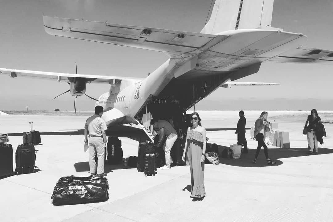 福田朋夏さんのインスタグラム写真 - (福田朋夏Instagram)「One year ago ✈️ ちょうど一年前、映画の撮影でメキシコのSocorro島へ行きました。船で何日もかかってしまうので、メキシコ軍の飛行機に乗って島まで向かいました。何が起きるのか、どんな海の生物に会えるのか、海を愛する素晴らしい仲間達と毎日がワクワクの旅でした。また本当に行きたい場所🐬🐳🐠 @maripomartini @estrellanavarroholm @camilajaber」4月15日 11時51分 - tomoka_fukuda