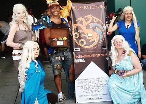 Nicole Eevee Davisさんのインスタグラム写真 - (Nicole Eevee DavisInstagram)「In honor of the last season of Game of Thrones I wanted to make a temporary break in my hiatus to share this look again 🐉 its close to my heart in so many ways so here’s a thrown together timeline of my Daenerys looks dating back as far as 4 or 5 years. I’ve worn this cosplay so many times and in so many shapes and forms from casual to fully put together, at cons to my backyard, to even sporting just the inspired hair styles at family functions or out in public. Daenerys is such a strong and powerful character and a major role model of mine, I aspire to build on that pure strength and leadership she presents to the world in my own life🔥🐲⚔️」4月15日 11時51分 - eeveedavis