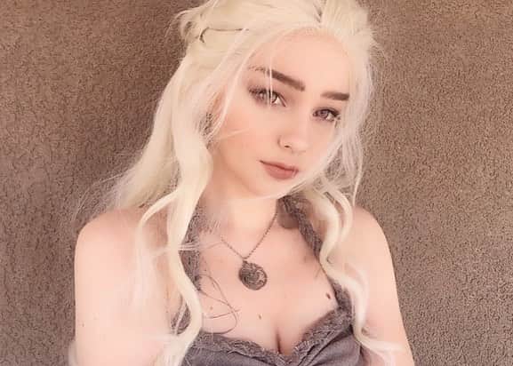 Nicole Eevee Davisさんのインスタグラム写真 - (Nicole Eevee DavisInstagram)「In honor of the last season of Game of Thrones I wanted to make a temporary break in my hiatus to share this look again 🐉 its close to my heart in so many ways so here’s a thrown together timeline of my Daenerys looks dating back as far as 4 or 5 years. I’ve worn this cosplay so many times and in so many shapes and forms from casual to fully put together, at cons to my backyard, to even sporting just the inspired hair styles at family functions or out in public. Daenerys is such a strong and powerful character and a major role model of mine, I aspire to build on that pure strength and leadership she presents to the world in my own life🔥🐲⚔️」4月15日 11時51分 - eeveedavis