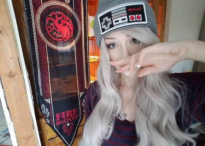 Nicole Eevee Davisさんのインスタグラム写真 - (Nicole Eevee DavisInstagram)「In honor of the last season of Game of Thrones I wanted to make a temporary break in my hiatus to share this look again 🐉 its close to my heart in so many ways so here’s a thrown together timeline of my Daenerys looks dating back as far as 4 or 5 years. I’ve worn this cosplay so many times and in so many shapes and forms from casual to fully put together, at cons to my backyard, to even sporting just the inspired hair styles at family functions or out in public. Daenerys is such a strong and powerful character and a major role model of mine, I aspire to build on that pure strength and leadership she presents to the world in my own life🔥🐲⚔️」4月15日 11時51分 - eeveedavis