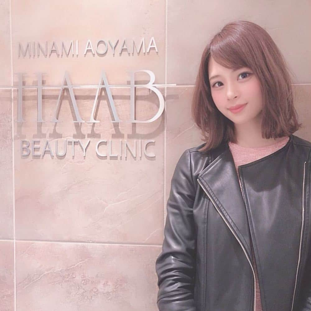 山本成美さんのインスタグラム写真 - (山本成美Instagram)「. HAABでアートメイクしてきたっ♡ @haab_artmake . 眉毛左右差あって描くの苦手だし、 すぐ落ちるしスッピン悲しいからずっとやりたくて HAABなら何回か通ってるしスタッフさんも気さくだから安心してお任せした😆✨ .  スッピンでも違和感無いように短く細めにデザインしてもらったよ♪ 2回目でもっと自然に輪郭柔らかい感じに仕上げてもらう予定♡ . . たのしみ(*´˘`*) . .  写真は2枚目 麻酔中 3枚目 デザイン 4枚目 自分で描いた眉毛とアートメイク直後 . . . 💁‍♀️ @haab_official 💁‍♂️ @haab_homme . . .  #HAAB #アートメイク #眉毛 #まゆげ #眉アートメイク #beforeafter #外苑前 #駅チカ #美肌 #アンストレス #人参注射 #小顔 #南青山 #beautycare #beauty #me #like #facemask #beautystagram #eyebrows #make #artmake」4月15日 11時52分 - narumi_vivi