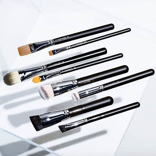 M∙A∙C Cosmetics Japanのインスタグラム：「⠀ M·A·Cのブラシはなんと全部で54種類！ 用途や仕上がりの好みで、お気に入りのブラシを見つけてみて✨ #MACBrushes #MACブラシ ⠀ REGRAM: @maccosmeticscanada ⠀ ⠀ ⠀ ⠀ ⠀ ⠀ #MACCosmeticsJapan #MACコスメ #MACCosmetics #MAC #コスメ #メイク #ブラシ #メイクブラシ #MakeupBrush #MakeupBrushes #Brush #Brushes #溺愛 #マスト」