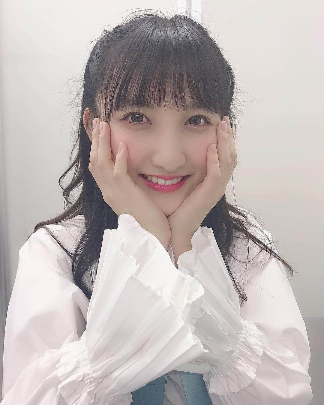 長友彩海さんのインスタグラム写真 - (長友彩海Instagram)「‪‪☺︎‬ 2日間 福岡→仙台 来て下さった皆さんありがとうございました🌷 . 全握はライブから始まるので 本当にとっても楽しかったです☆*。 皆さんにとっても素敵な思い出に なってたら嬉しいな☺️🌼 . また参加出来るように頑張ります！ . #全握 #福岡 #小倉 #西日本総合展示場 #仙台 #ゼビオアリーナ仙台 #akb48」4月15日 12時14分 - ayami.n_48