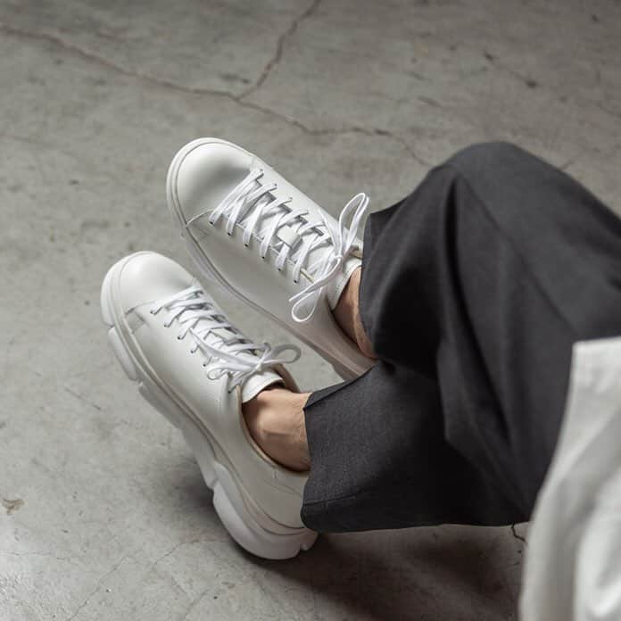 のインスタグラム：「. MARKAWARE "COW HIDE CLOUD TENNIS" #doublesole  #tennisshoes  #sneaker  #sustainablefashion #markaware  @markaware_marka_official」