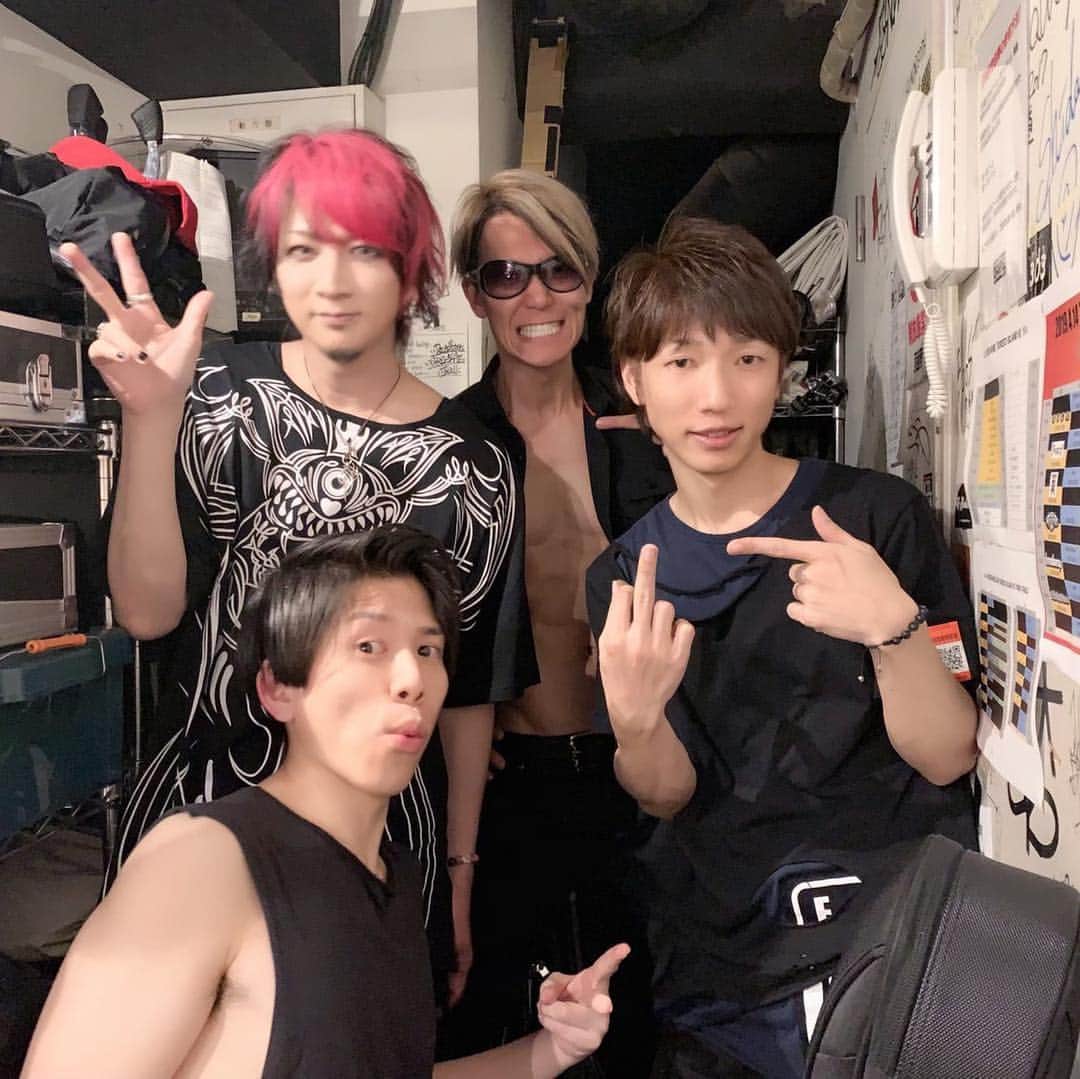 SHINPEIのインスタグラム：「PARUPUNTE PRESENTS GREED ISLAND6﻿ ﻿ knotlampの名曲達をこのメンバーと演奏出来て、本当に貴重な機会でした！﻿ ﻿ CHIROLYNさん、MEGA8BALLのyujiさんとも再会出来て嬉しかったです。﻿ ﻿ Vo & Gt :  #KEIT﻿ Gt :  #SHINPEI﻿ Ba：#IKUO﻿ Dr：#小澤水秀」