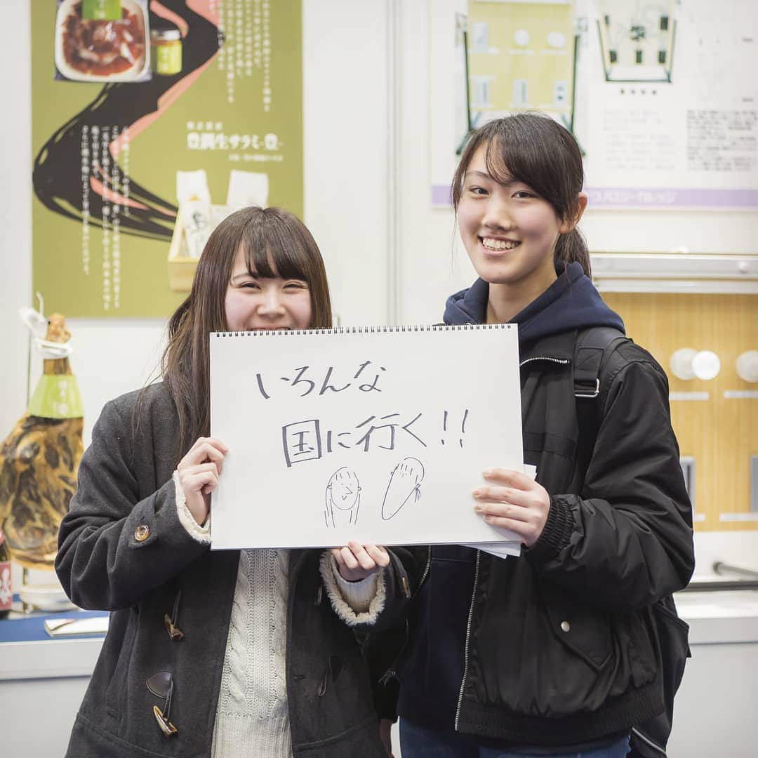 日本工学院さんのインスタグラム写真 - (日本工学院Instagram)「＜私の将来像シリーズ＞ 将来像や夢、やりたいことを学生さんたちにインタビューしました！！ 似顔絵付きで頂きました。 「いろんな国に行く！！」 世界は約200カ国あるそうなので、ぜひ世界一周を！ #日本工学院 #nihonkogakuin #専門学校 #日本工学院八王子専門学校 #日本工学院専門学校 #工学院 #学生スナップ #カメラ日和 #一眼レフ #将来像 #アオハル#あおはる #夢が叶う場所  #あきらめないで #きっと大丈夫 #応援するよ #高校生#進路相談　の一助に！ #春から大学生　も必見！ #大学生活 #世界一周 #旅行」4月15日 12時12分 - nihonkogakuin