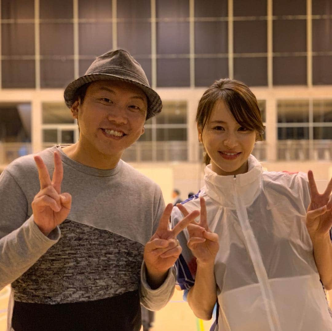 寒川綾奈さんのインスタグラム写真 - (寒川綾奈Instagram)「みなさん、﻿ SUNTORYから新しく発売された﻿ 「サントリー天然水 GREEN TEA」のキャンペーンソングでもある﻿ GReeeeNの新曲「ノスタルジア」のPVはもう見ていただけてますか？？﻿ ﻿ 広告としても流れているようで、色んな方から見たよって連絡いただけて嬉しい限りです😊﻿ ﻿ 写真は今回のPVの監督、Yuki Saito監督と^^﻿ お仕事させていただくのが3回目でとっても嬉しかった！！﻿ ﻿ またご一緒出来るように日々精進ですね♡﻿ ﻿ #GReeeeN #ノスタルジア #SUNTORY #サントリー #GREENTEA #サントリー天然水GREENTEA #YukiSaito監督」4月15日 12時17分 - sogawaayana